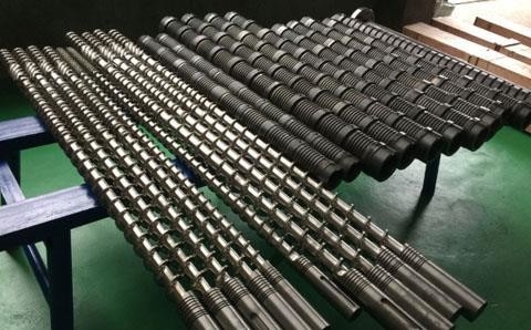 ポリ塩化ビニールの放出のための溶接の単一の押出機のねじそしてバレルに吹きかけなさい