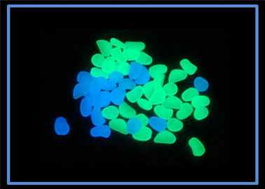 暗い小石の発光性の艶出しの玉石の石/Glow