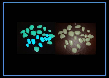 暗い小石の発光性の艶出しの玉石の石/Glow