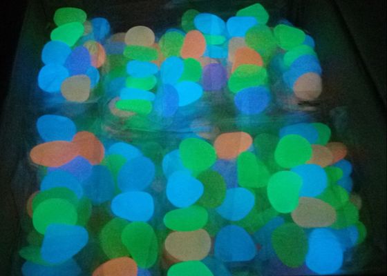 3mmの景色の細道のための発光性のプラスチック艶出しの玉石