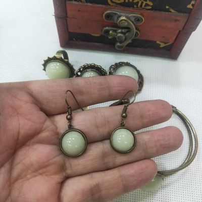 暗い樹脂の宝石類の白熱は方法パターンと置いた
