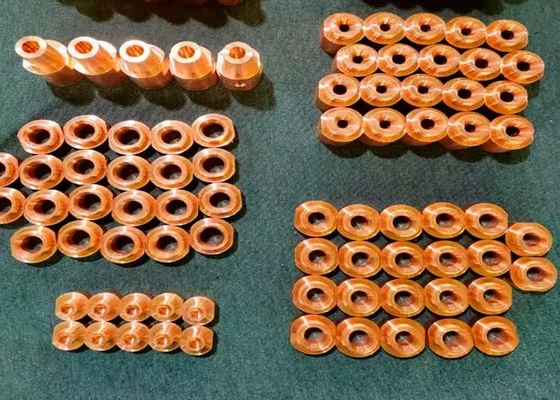 フランジのナットはナットのスポット溶接のための17mmx25mmを覆う